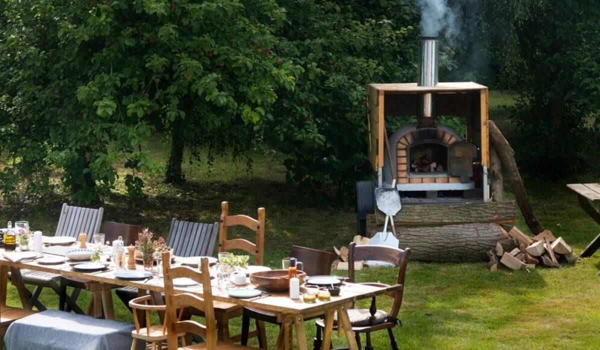 outdoor wedding feast
