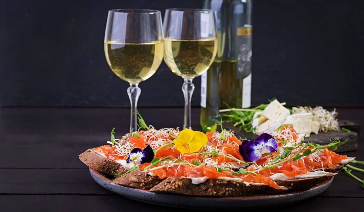 wine pairings with smoked salmon
