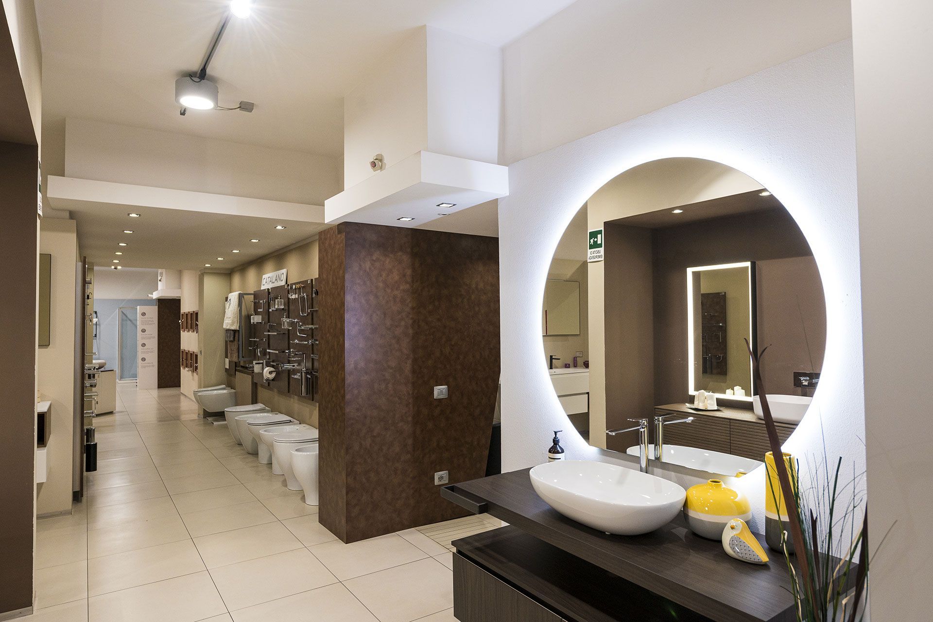 Specchio circolare e arredo bagno a Novara