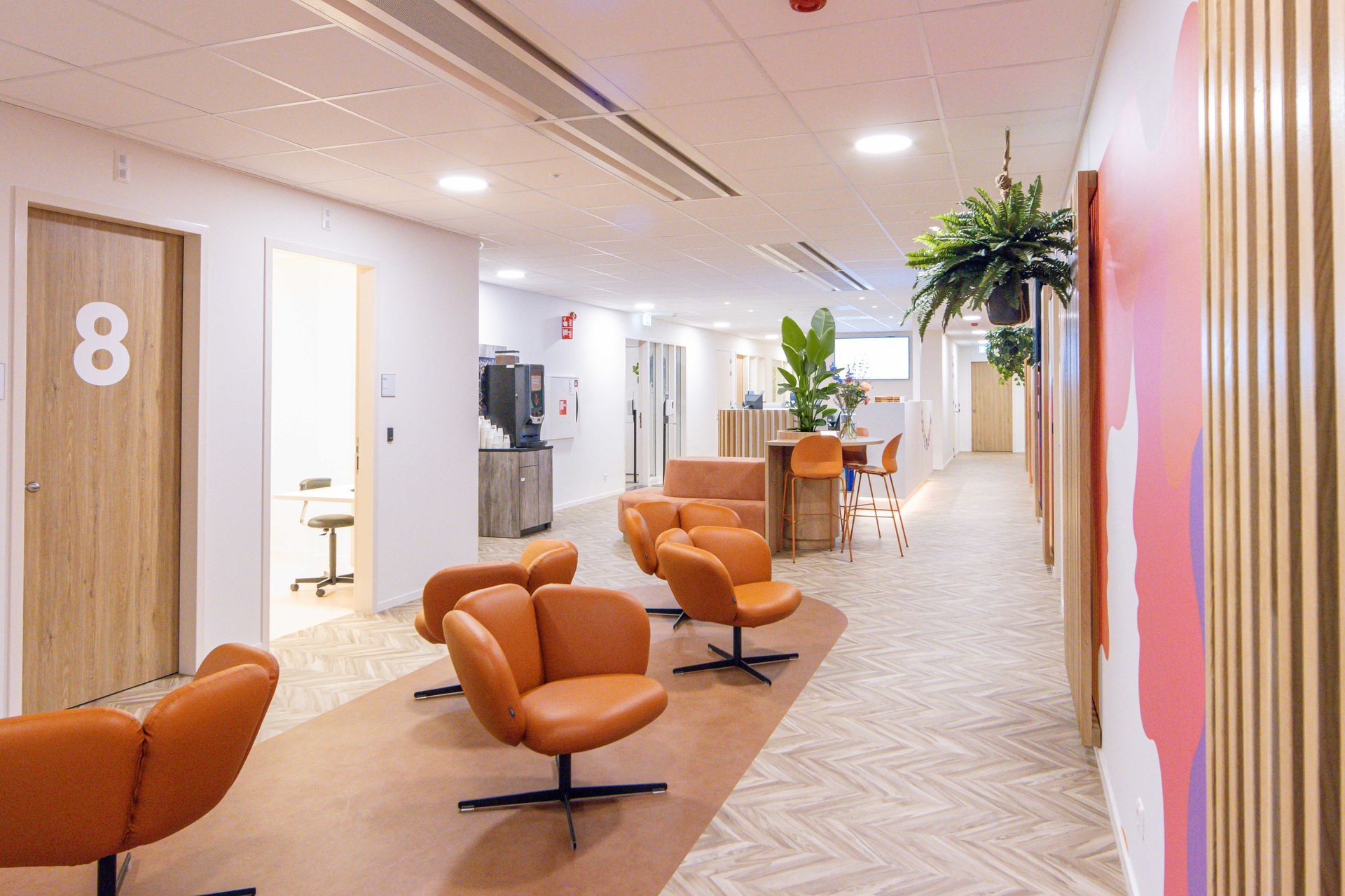 Rustgevende wachtruimte gezondheidscentrum GGD Interieurontwerp Den Haag