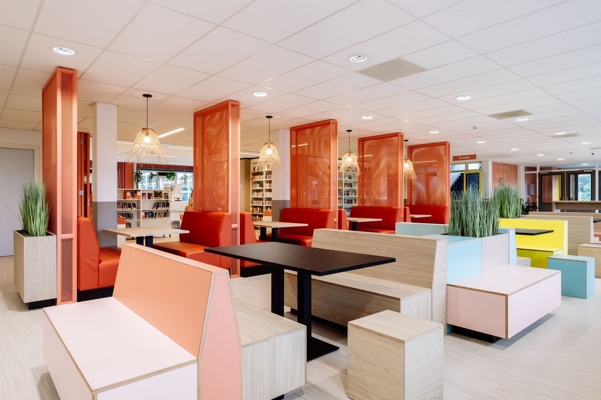 Interieurontwerp middelbare school werkplekken