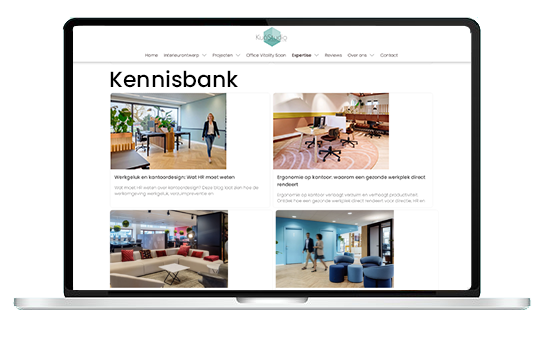 Laptopscherm met de website van Kennisbank en vier foto's van het kantoorinterieur.