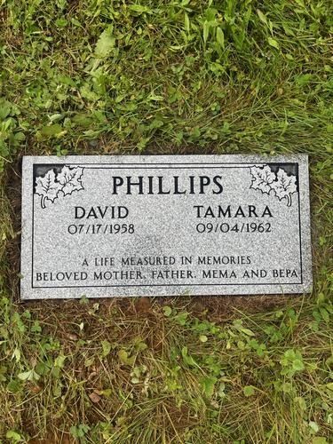 Gravestone of David and Tamara Phillips with dates and the inscription 