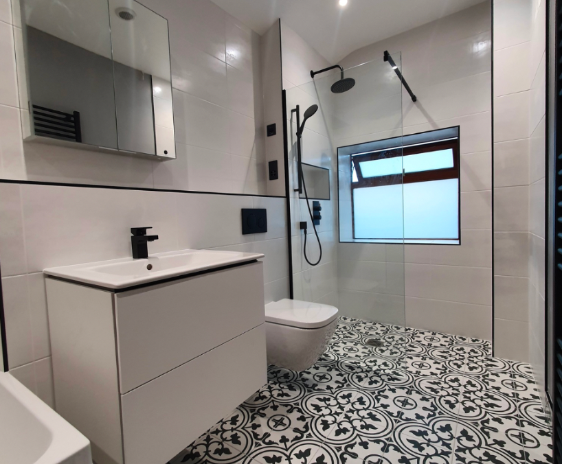 Modern black and white bathroom