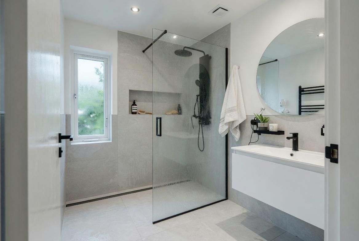 White and black marbled shower