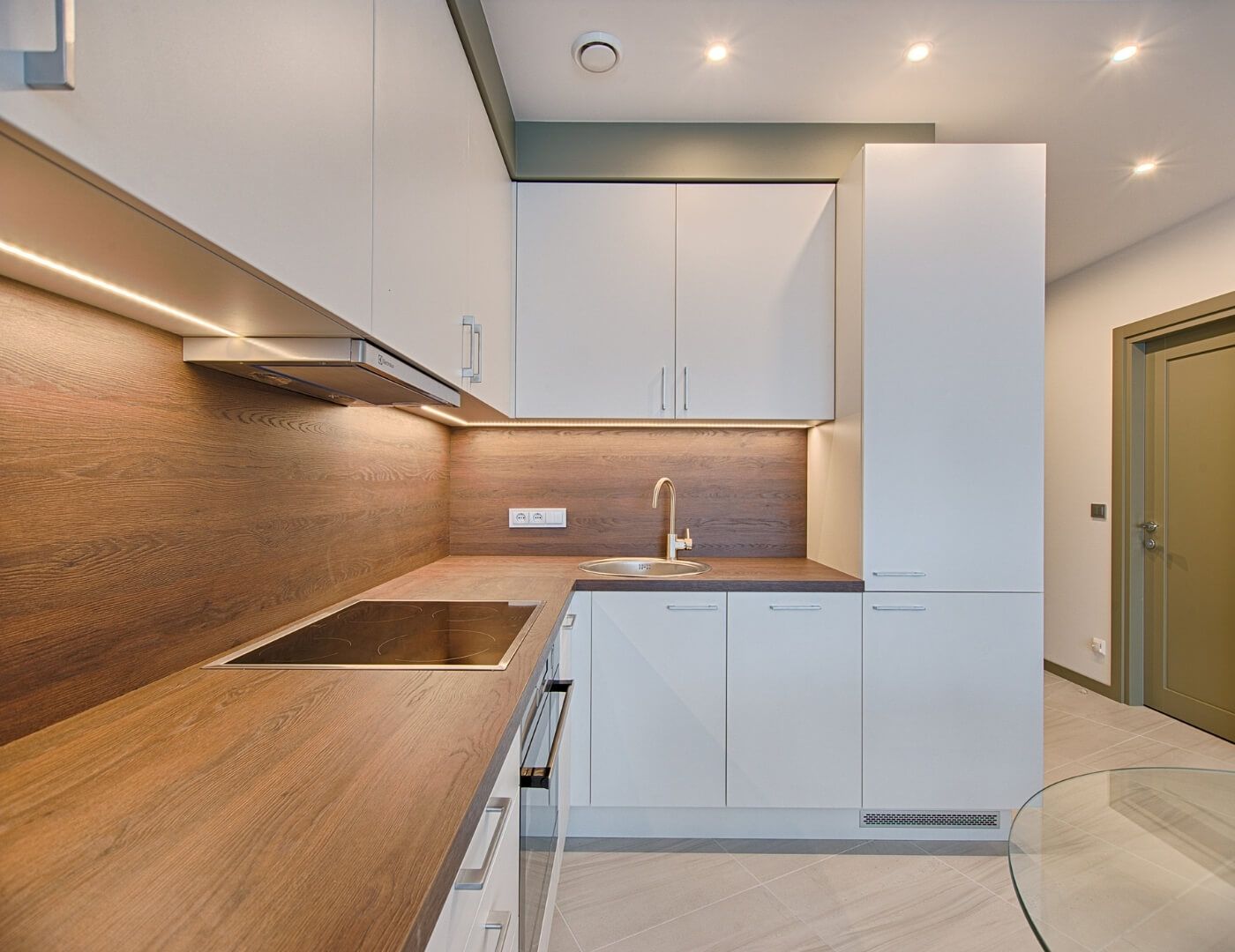 Modern wooden and white bathroom