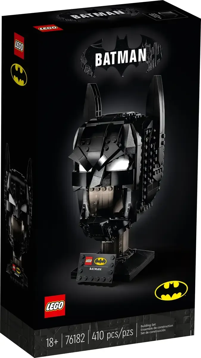 È un casco di Batman Lego in una scatola.