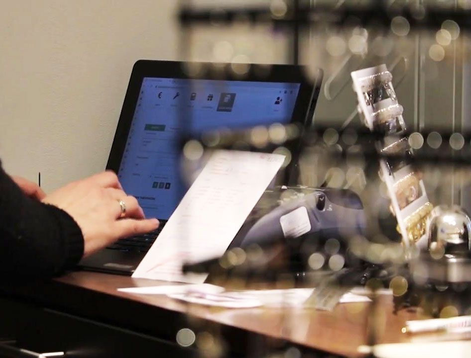 Juwelier Kassensystem | Prismanote Touchkasse mit Bondrucker und Etikettendrucker