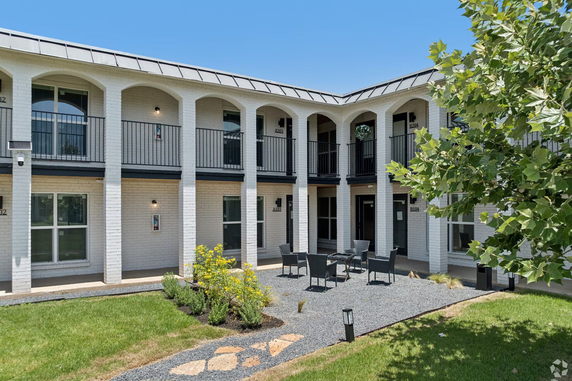adelynn-at-mueller-austin-tx-courtyard-with-lounge