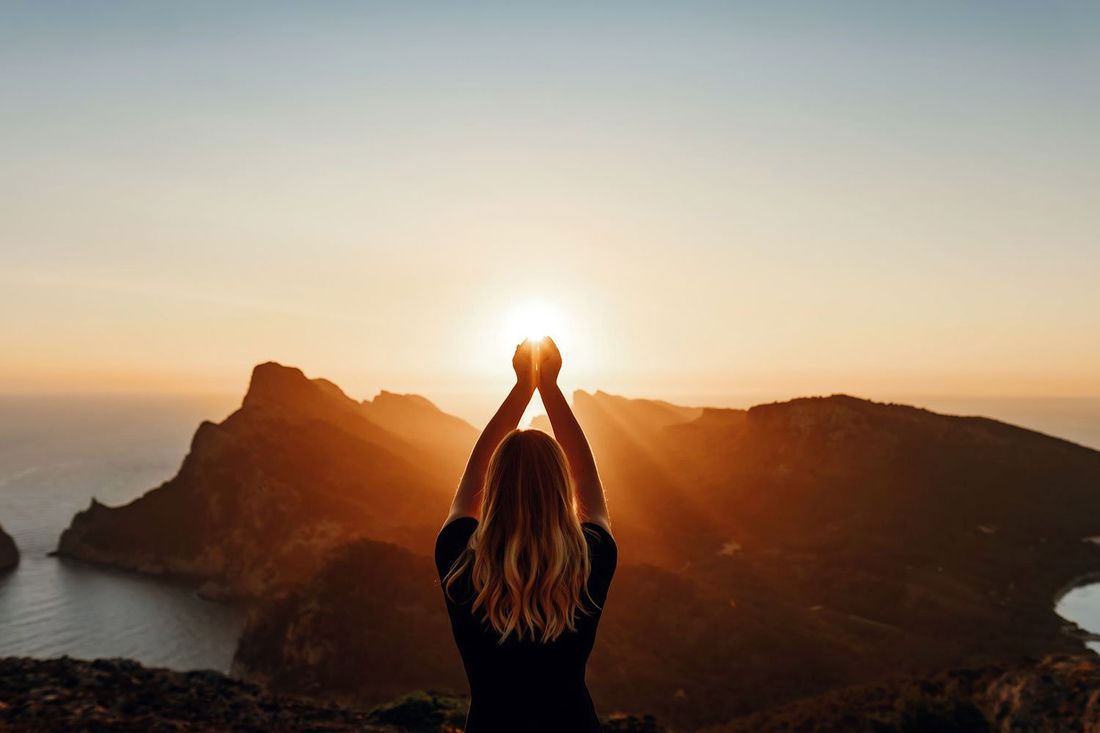ragazza in meditazione