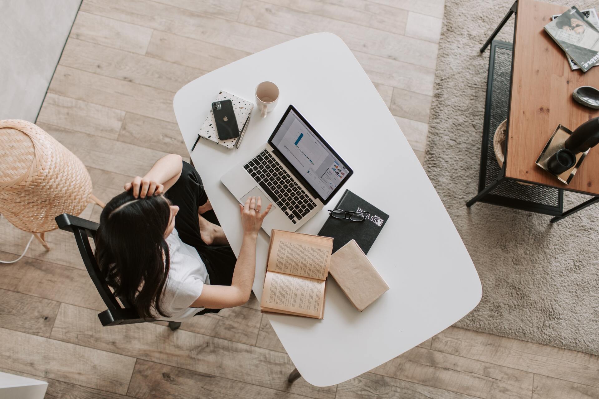 OVERHEAD SHOT OF GIRL STUDYING WITH COMPUTER OVERHEAD SHOT OF GIRL STUDYING WITH COMPUTER