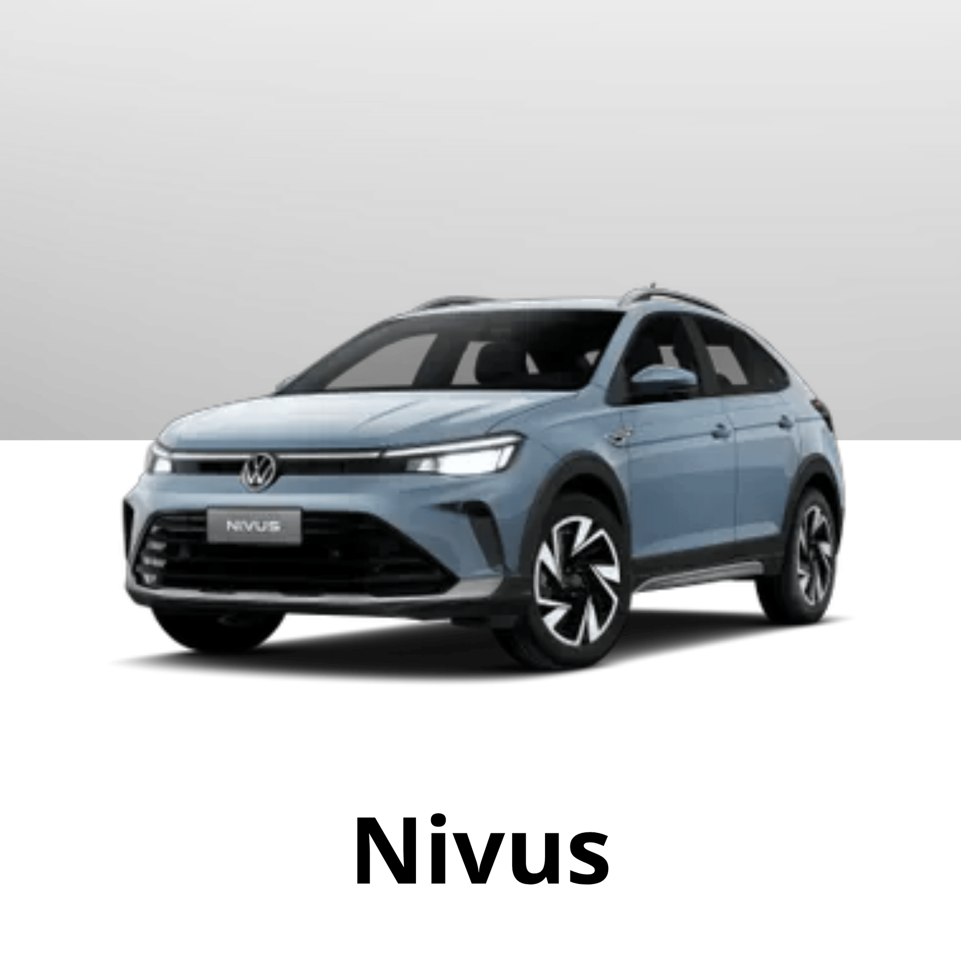 Um SUV crossover Volkswagen Nivus azul claro estacionado contra um fundo cinza claro liso.