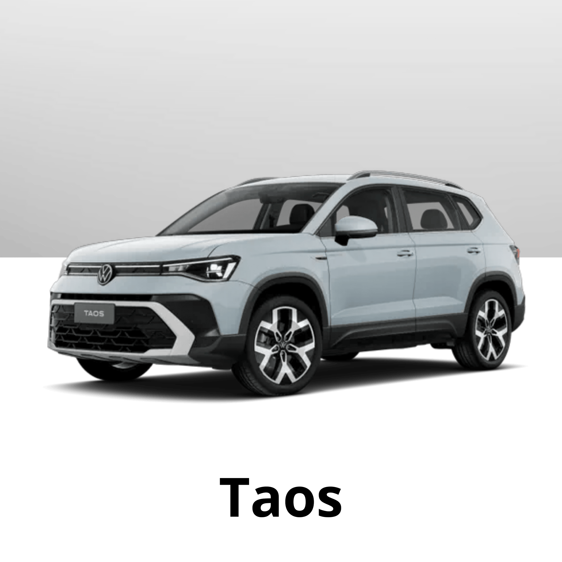 SUV Volkswagen Taos cinza claro estacionado contra um fundo cinza liso.