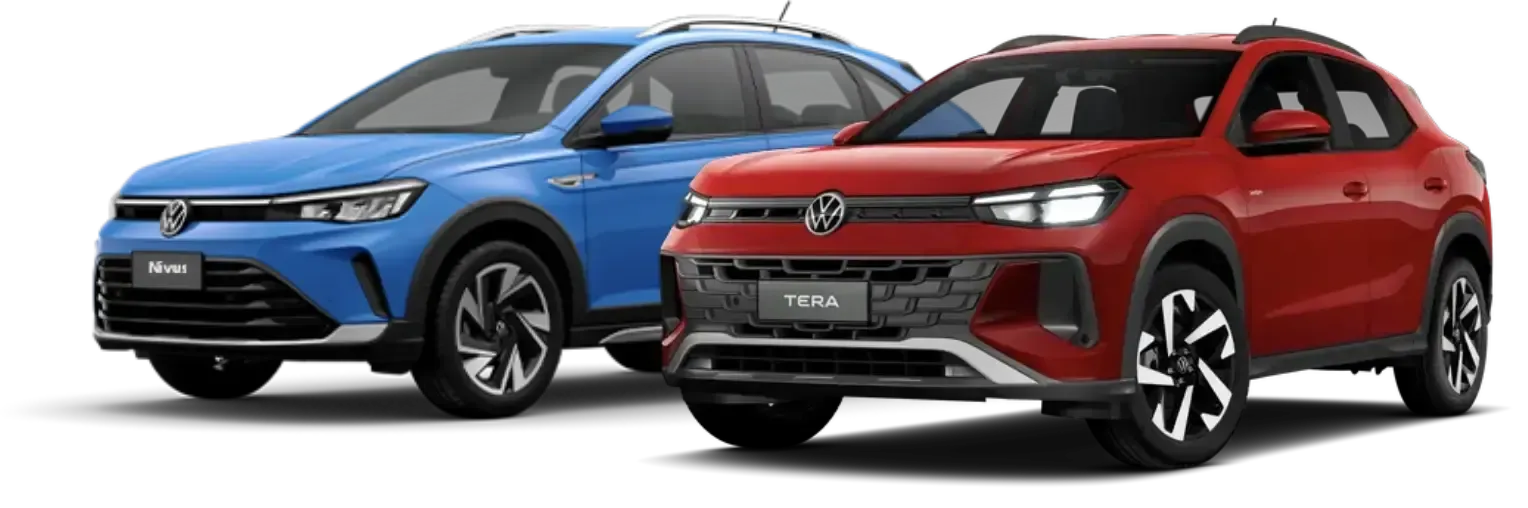 Um Volkswagen Nivus azul e um Volkswagen Nivus vermelho estacionados lado a lado sobre um fundo branco liso.