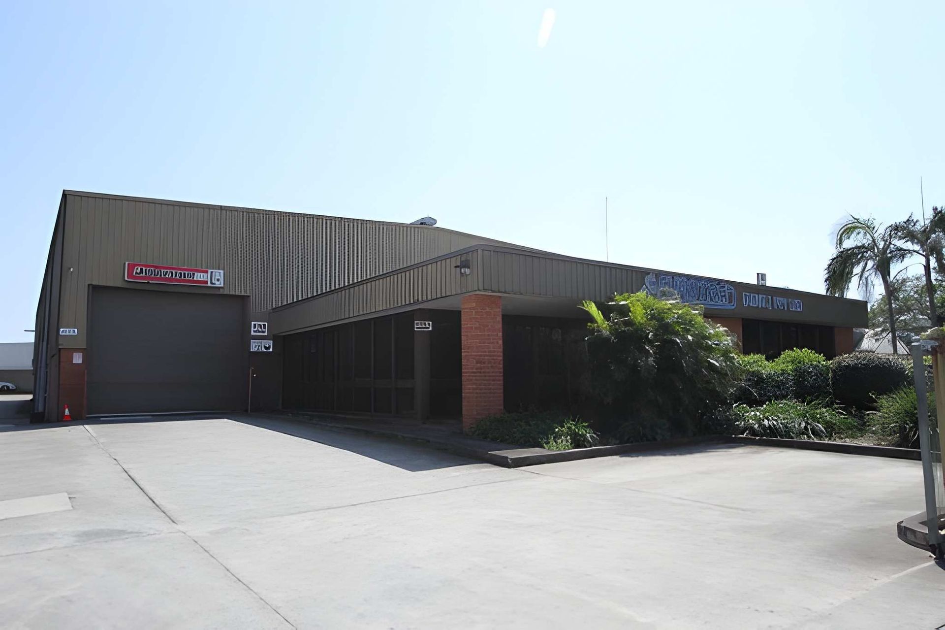 Industrial Building With Roll-up Door — Peterson Property Valuations Brisbane in Ipswich, QLD