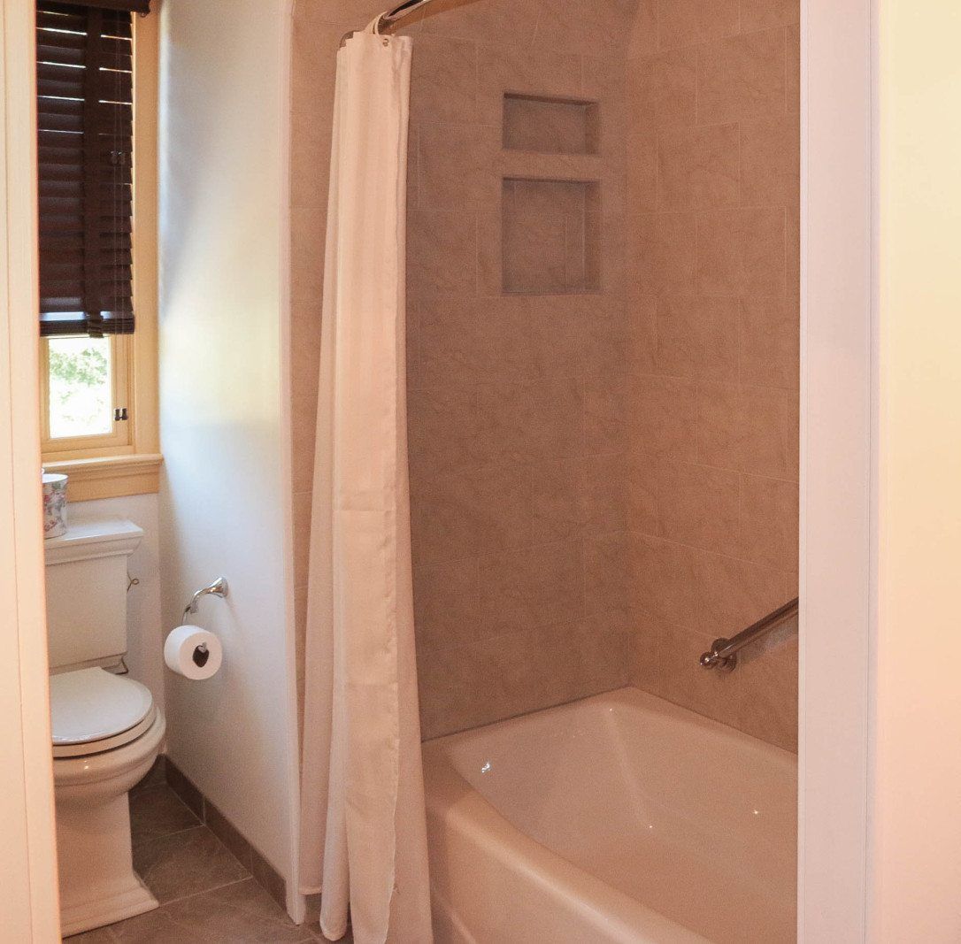 This is the bathroom of the Peach room of the BNB.
