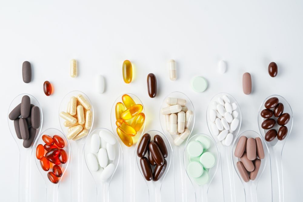 There are many different types of pills in the spoons.