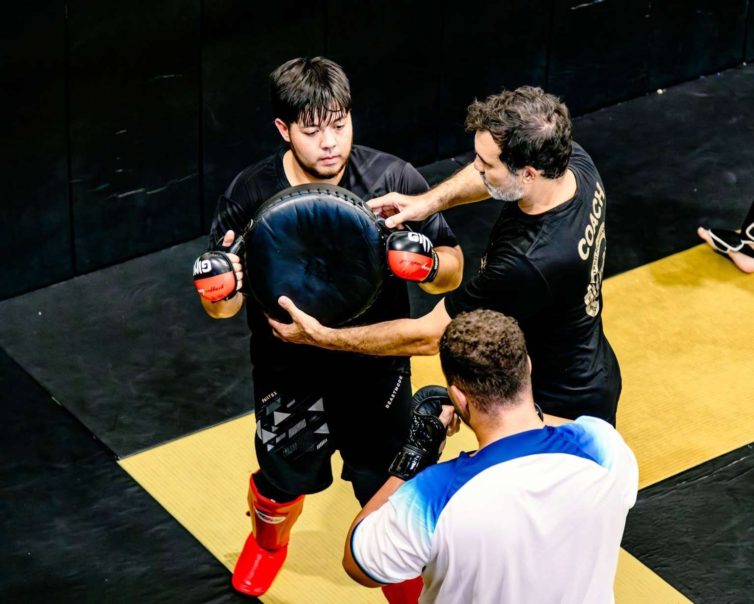 Chief Instructor Elvis teaching the MMA class