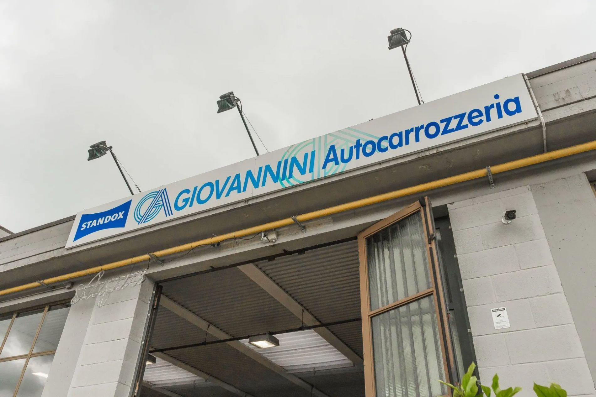 insegna di autocarrozzeria