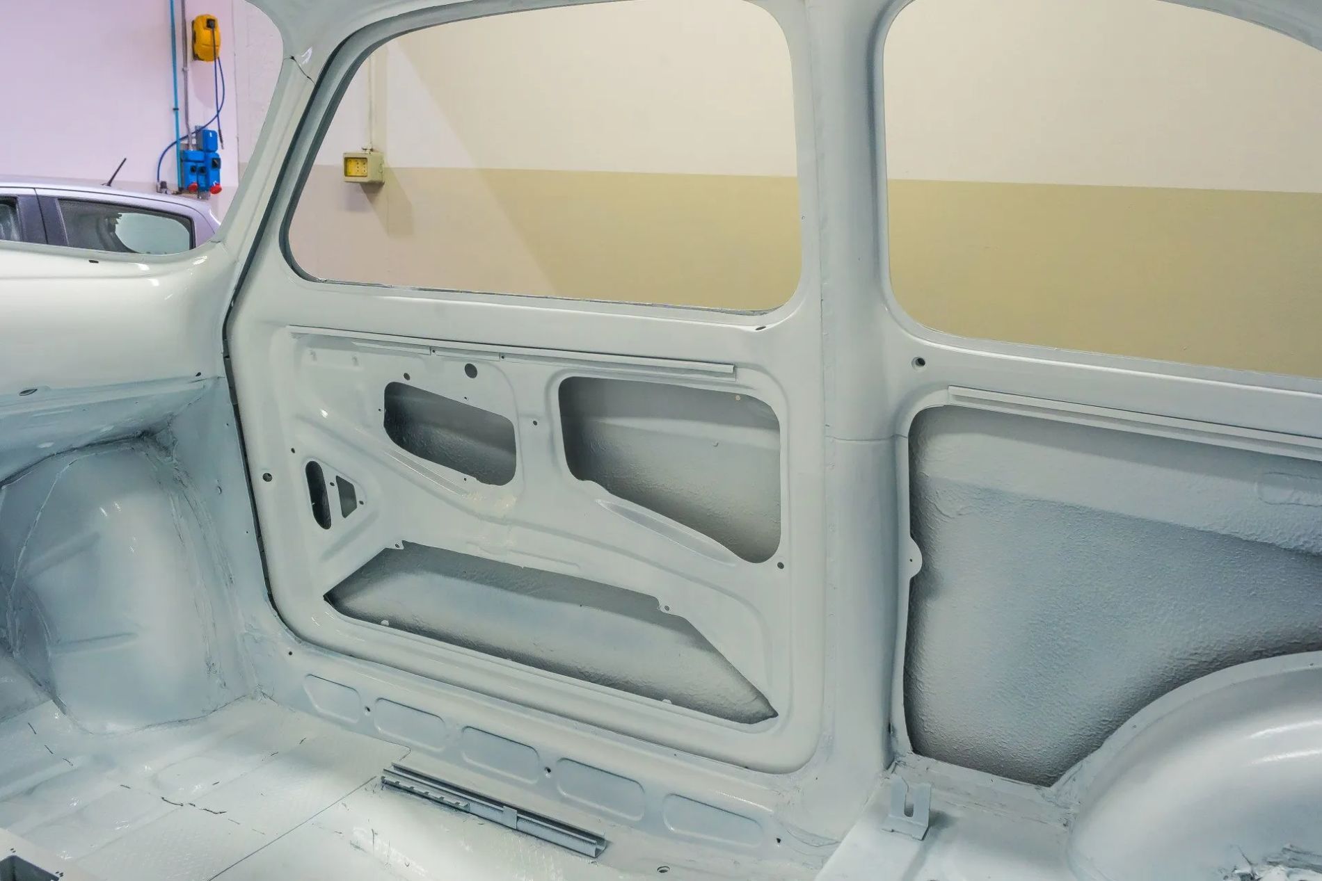 restauro portiera di automobile Fiat 500 d'epoca