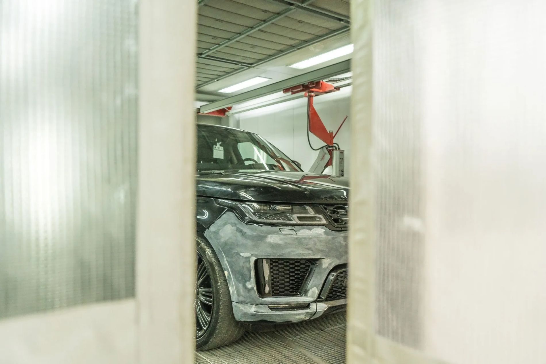 trattamento pre-verniciatura su automobile