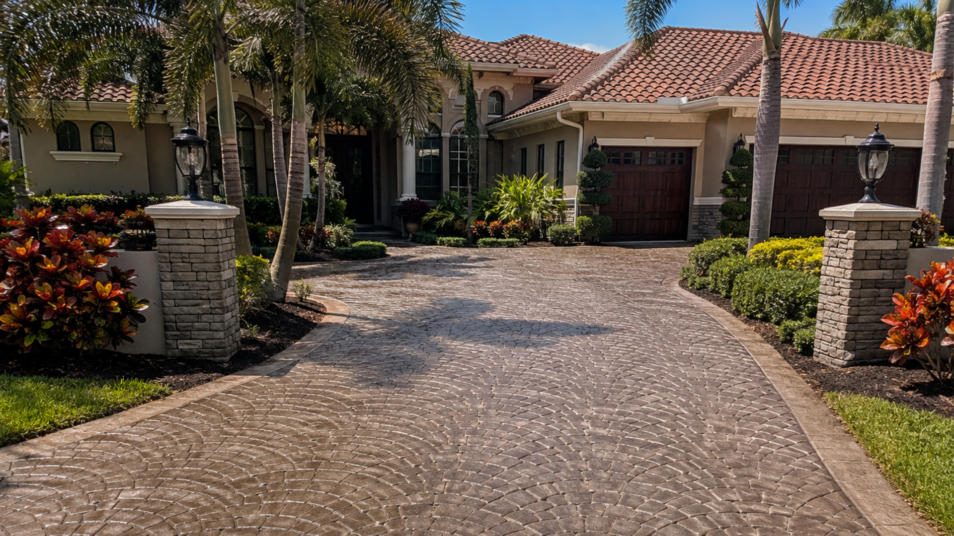 Cobblestone stamped concrete driveway entrance at a Bradenton home
