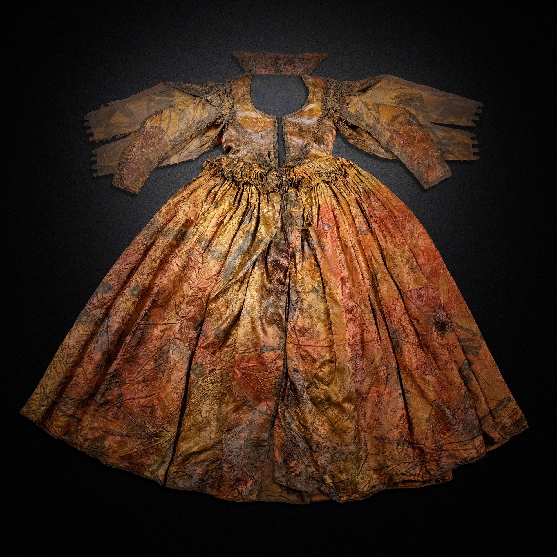 The silk dress from the Palmhoutwrak shipwreck (Kaap Skil museum, Texel, Netherlands)