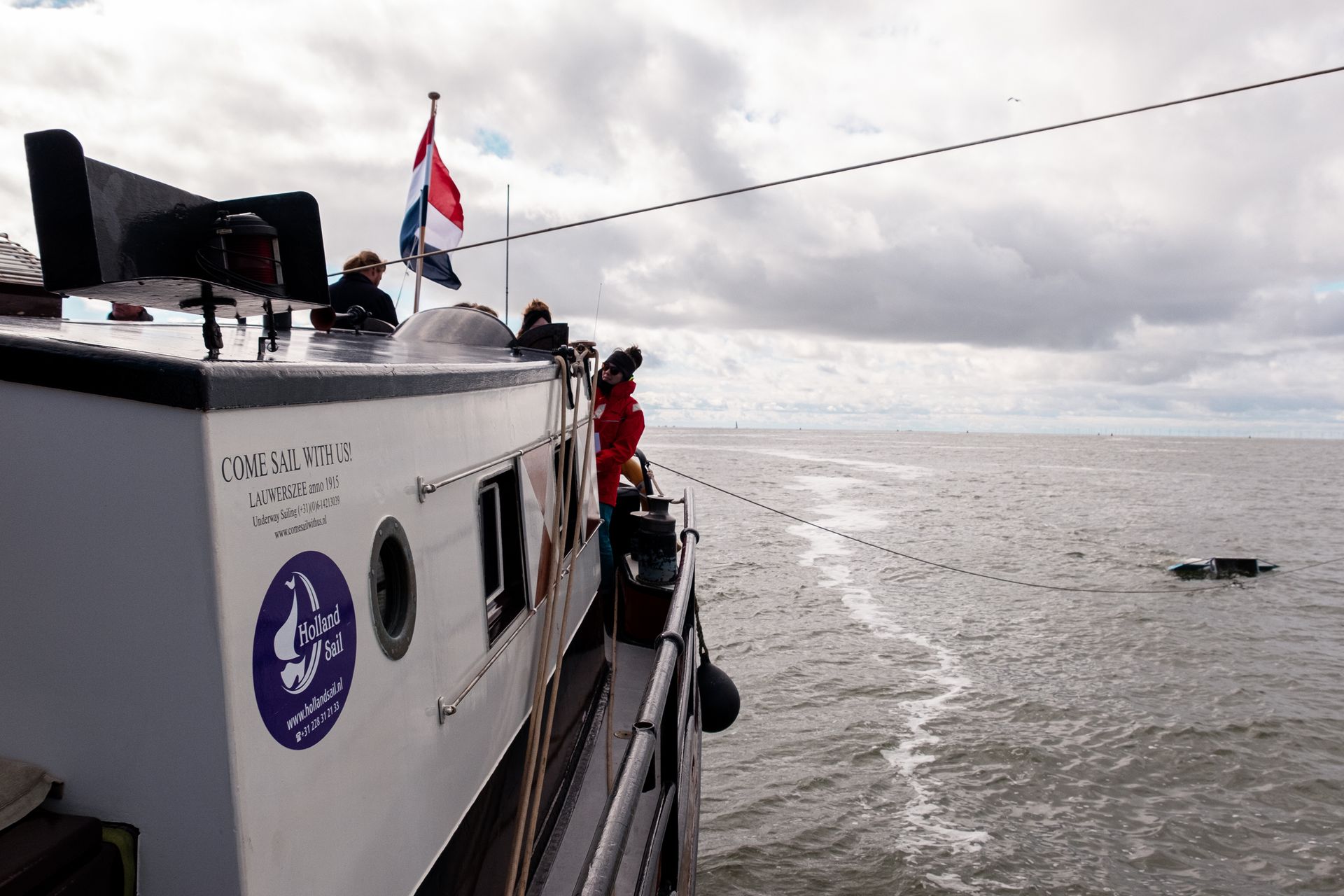 Manta Trawl wird hinter der Lauwerszee geschleppt