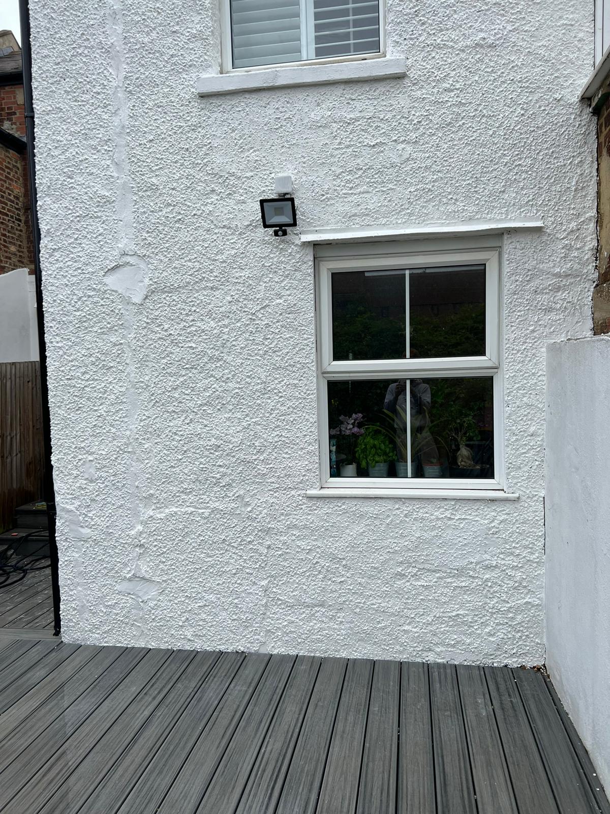Painting and decorating services in London and Essex. Interior, exterior, and wallpapering with expert results. Free quotes.