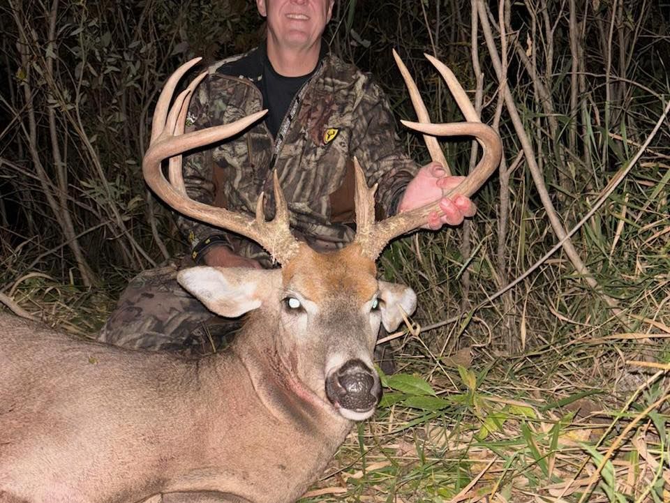 Big Bucks, Deer Hunting, Big Buck Adventures, Bow Hunting, Gun Hunting, Minnesota Hunting, Deer Mineral, Urine Scents, Rut.