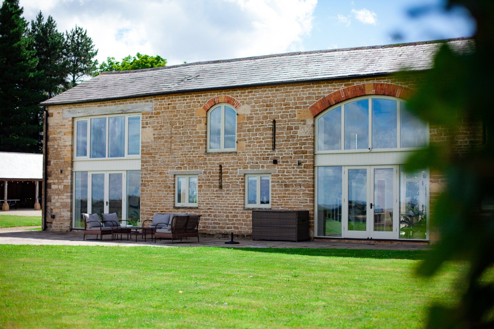 The Farmhouse Barn, Large family accommodation in the Cotswolds.