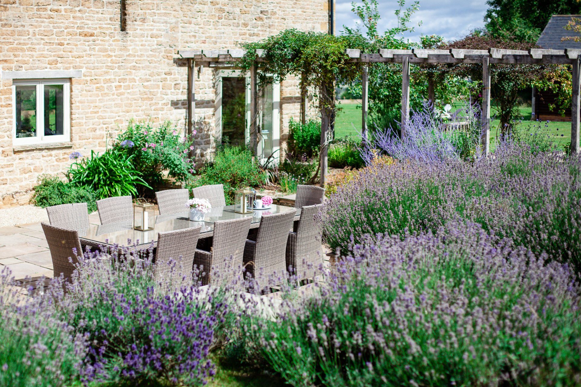The Farmhouse Barn, Large family accommodation in the Cotswolds.