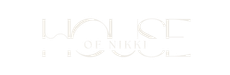 Het House of Nikki-logo in bruine schreefletters op een witte achtergrond.