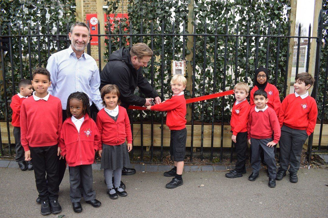 Green screens in timber planter boxes the perimeter of the school playground to filer harmful pm10 toxins #greenmyschool