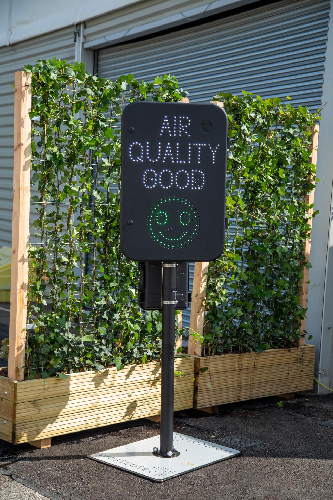 Hedera Screens are the official supplier of pollution solution roadvent to combat air pollution
