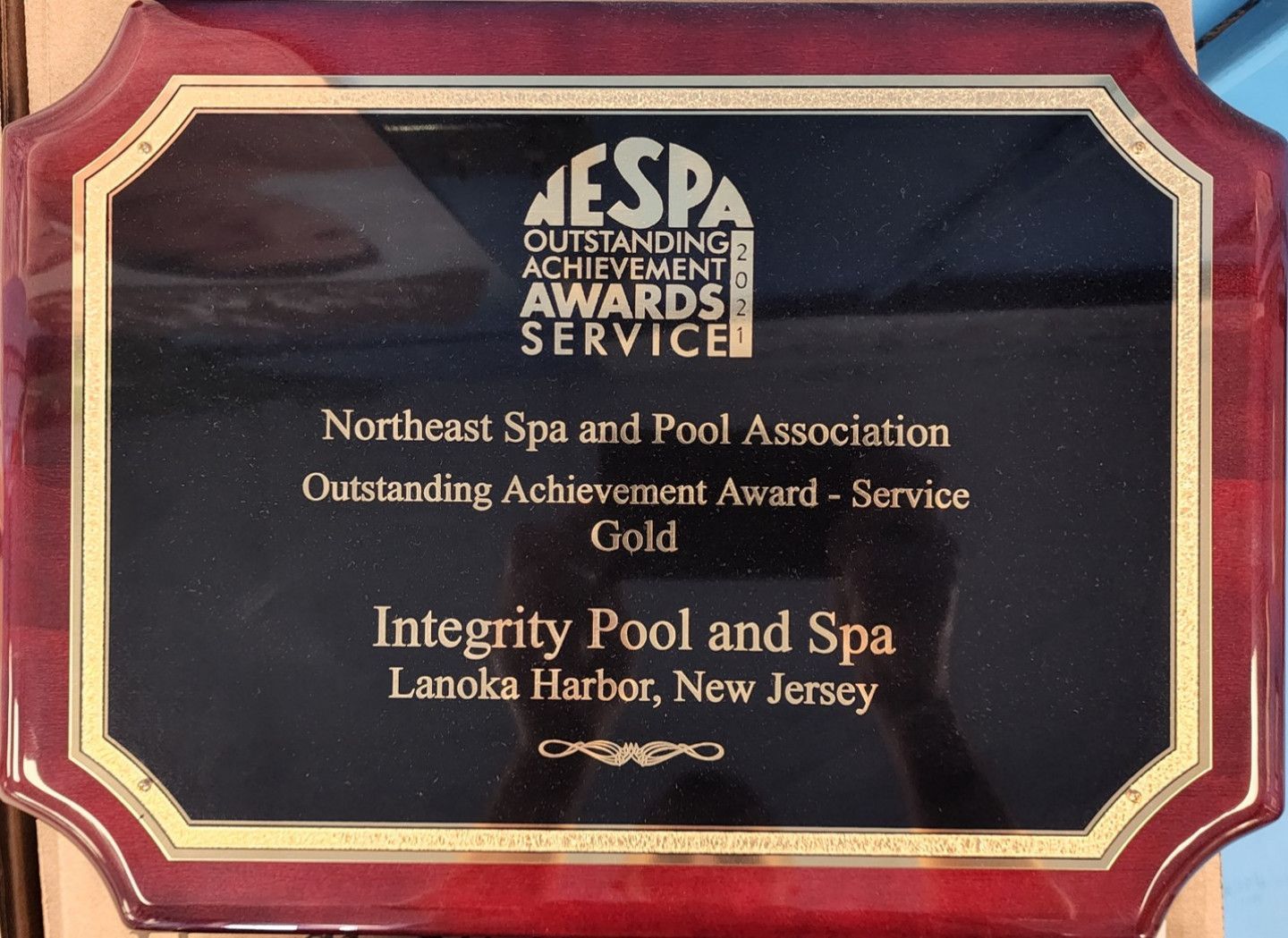 A plaque that says integrity pool and spa on it