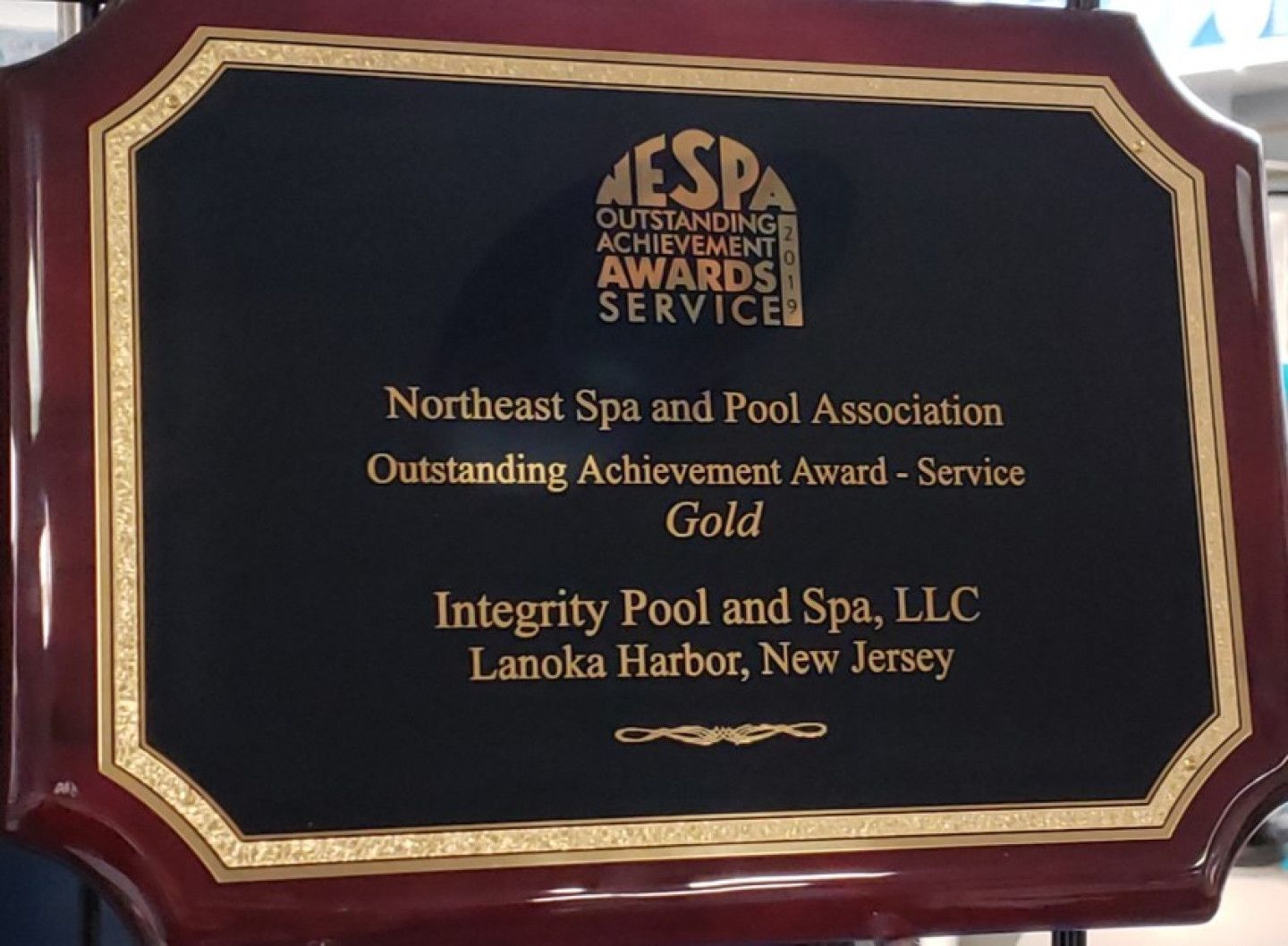 A sign that says integrity pool and spa llc on it