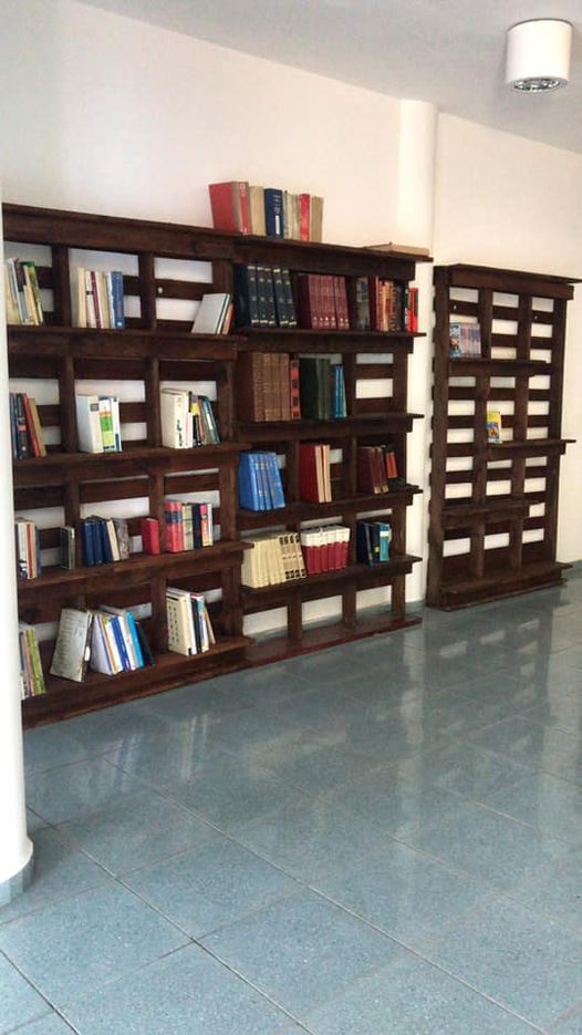 libreria riciclata