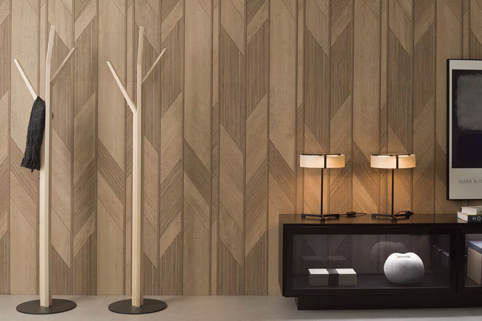 Il gres porcellanato effetto pietra custodisce il fascino delle pietre naturali a cui si ispira e offre la praticità delle piastrelle in gres. Le collezioni Marazzi di piastrelle in gres prendono spunto da svariate pietre della tradizione architettonica – ardesia, quarzite, basalto, diversi tipi di rocce sedimentarie – imitandone le tessiture e ampliandone la gamma dei colori. Infatti, la tavolozza cromatica, che varia da collezione a collezione, comprende le tante tonalità dei grigi – dai chiari ai scuri, fino al nero –, dei marroni, dei rossi/rosa, dei beige e dei bianchi.