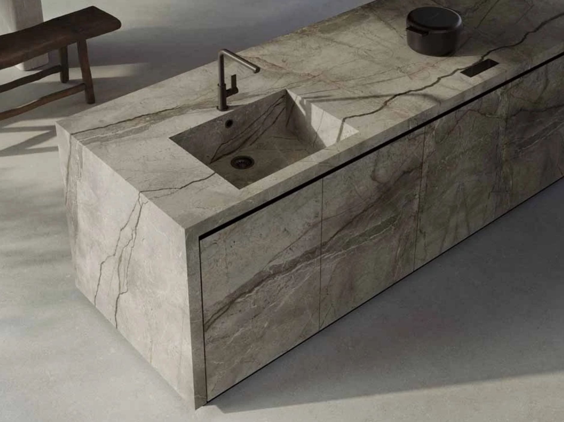 Countertop, backsplash, tavoli e altre soluzioni di arredo e rivestimento tailor made: con le lastre Marazzi è possibile progettare ambienti cucina all’insegna di una perfetta continuità stilistica, potendo contare su un materiale estremamente duttile, ma al tempo stesso molto resistente, in grado di garantire i massimi livelli di igiene e sicurezza.
