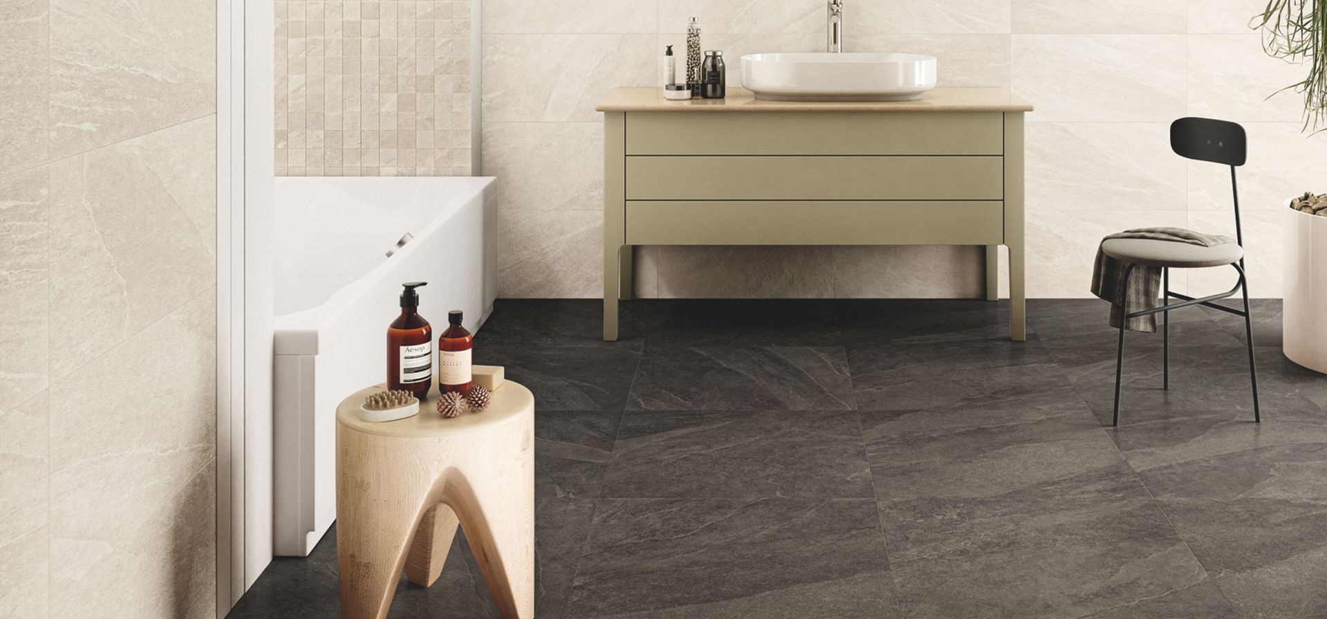 Artdesia 2.0
Tutto il fascino di una pietra sedimentaria, alla quale questa collezione si ispira, viene riprodotto con grande naturalezza sulla superficie di un gres porcellanato dall’estetica intramontabile.