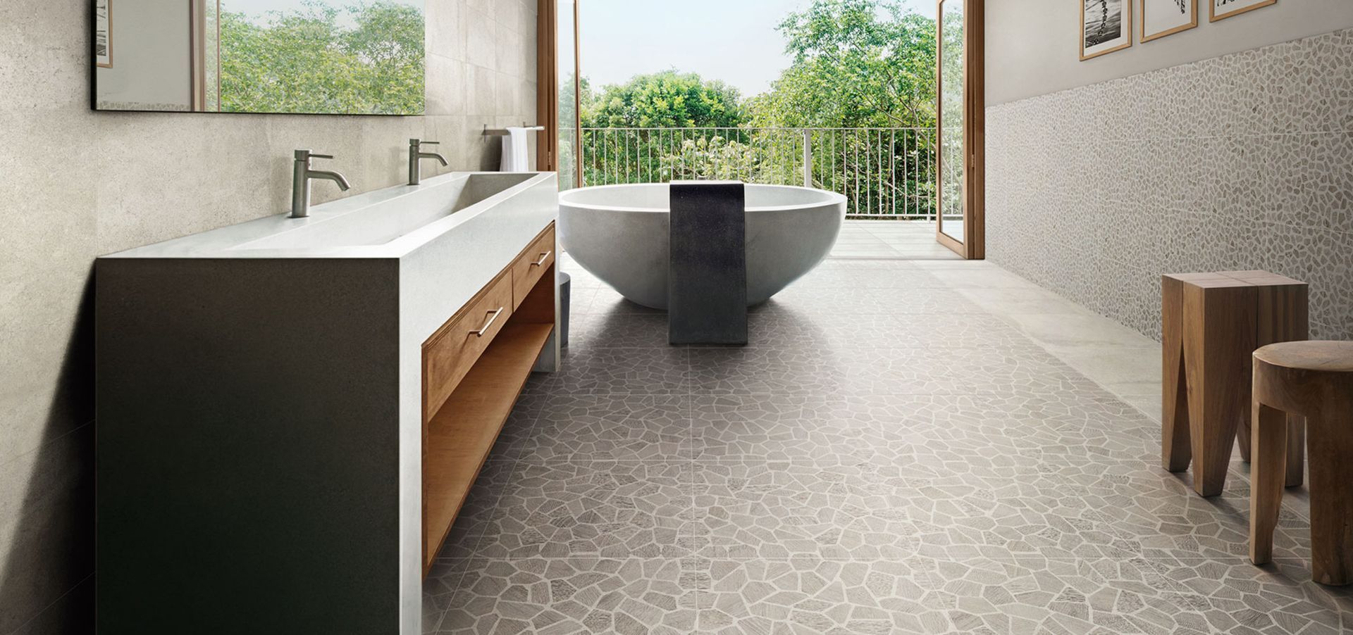 Bits&Pieces by Gordon Guillaumier
La collezione di pavimenti e rivestimenti in grès fine porcellanato firmata da Gordon Guillaumier è caratterizzata da formati e decorazioni digitali che si ispirano alla classicità antica.
Giocando con materia e forme, Guillaumier ha sostituito il tozzetto di marmo con lo spacco di legno incastonandolo nei fondi lavici (Bits), mentre ha preferito gli inserimenti marmorei nei fondi a graniglia levigata (Pieces) per una reinterpretazione in chiave moderna della classica palladiana. Quad e Facet individuano poi le declinazioni grafiche (quadrangolare o a tozzetti irregolari).