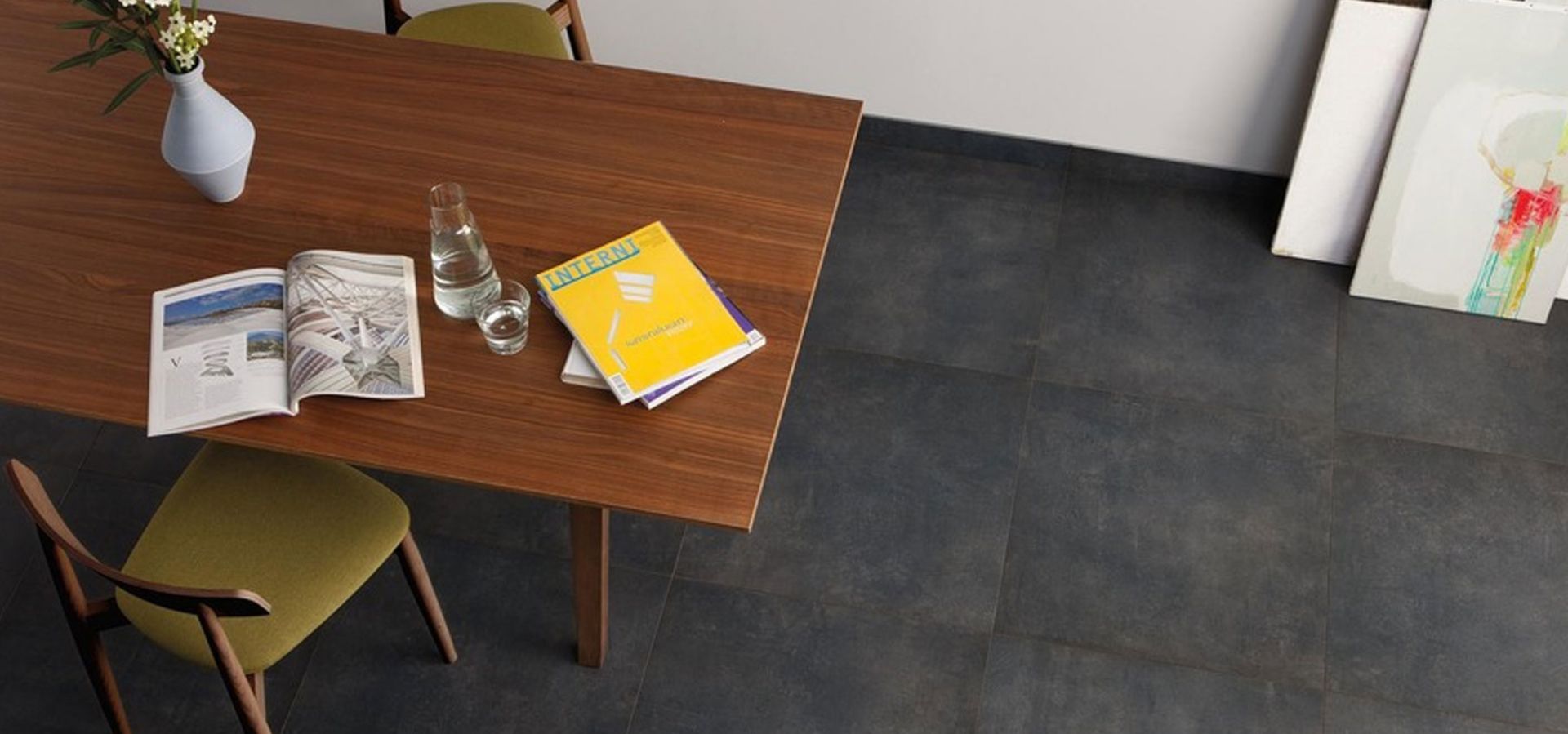 Concrete
Lo studio di design per la collezione Concrete trae ispirazione dalla lavorazione del cemento rasato per superfici industriali. Concrete è una superficie dal mood minimale ed allo stesso tempo profondo e ricercato. Le sue tonalità, leggermente sfumate, sono perfettamente in linea con i canoni stilistici più attuali. L’anima di industrial design, unita alle prestazioni di un porcellanato di ultima generazione, rendono Concrete una versatile superficie sia in contesti residenziali che pubblici.