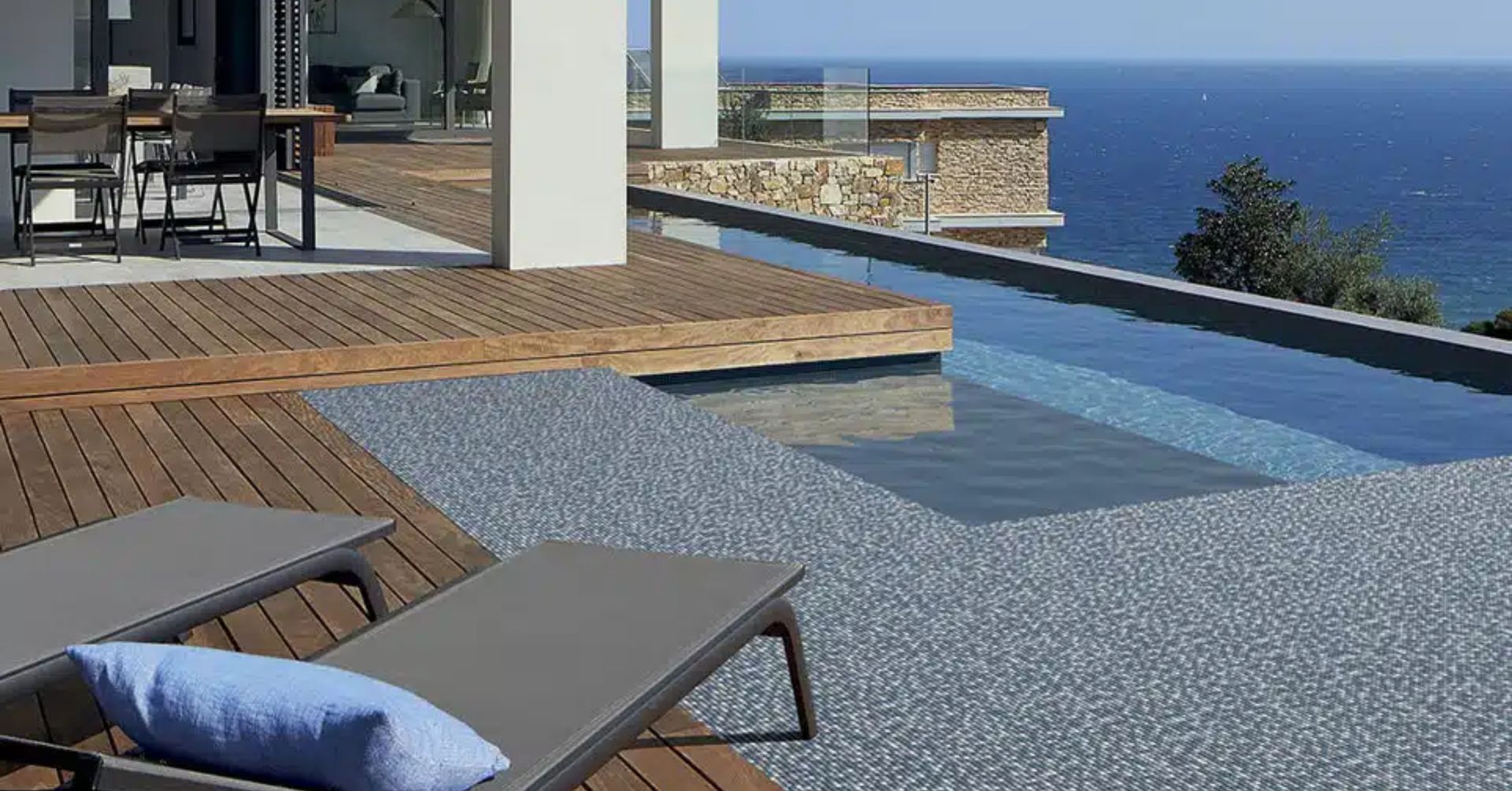 Le miscele di mosaico ceramico Appiani Mix sono prodotte in monopressocottura, la tecnica che unisce lo smalto all’argilla mediante la pressatura a secco. Le serie Denim, Diva, Anthologhia, Seta, Metallica e Open Space si incontrano secondo percentuali calibrate creando innumerevoli miscele raccolte per affinità emotiva nelle collezioni Denim, Neutral, Colour e Wellness. Con risultati inediti e sorprendenti uniscono effetti di luce e di finitura in un affascinante caleidoscopio di idee, tutte intercambiabili, utilizzabili sia a pavimento che a rivestimento. La collezione Wellness offre la soluzione cromatica ottimale per zone umide per pavimento e rivestimento antiscivolo di spa,la sauna, la tua piscina, hammam, bagnoturco garantendo con abbinamenti cromatici selezionati e moderni.