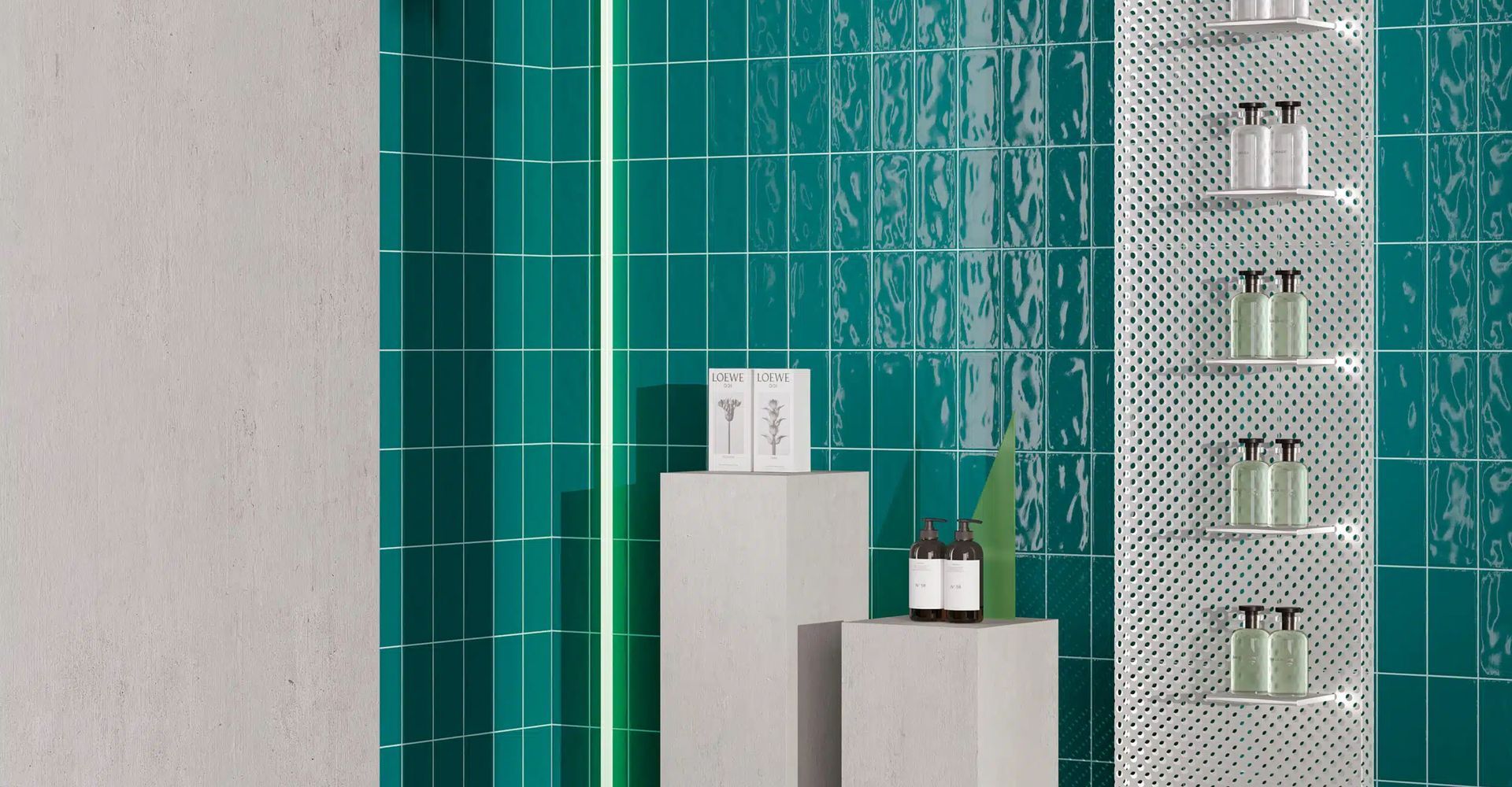 Materia è la nuova collezione di ceramiche in gres smaltato di Ceramica Vogue nel formato 10×20 cm proposta in 8 varianti di colore nella finitura lucida e di queste, 4 anche in finitura opaca.
La struttura della superficie, interagendo con la luce, crea una vibrazione luminosa in grado di “muovere” le pareti su cui è applicata relazionandosi con lo spazio.
Materia può evocare, per il carattere delle sue strutture e delle sue cromie, epoche passate adattandosi perfettamente ad ambienti classici cosi come essere anche espressione di linguaggi più contemporanei.