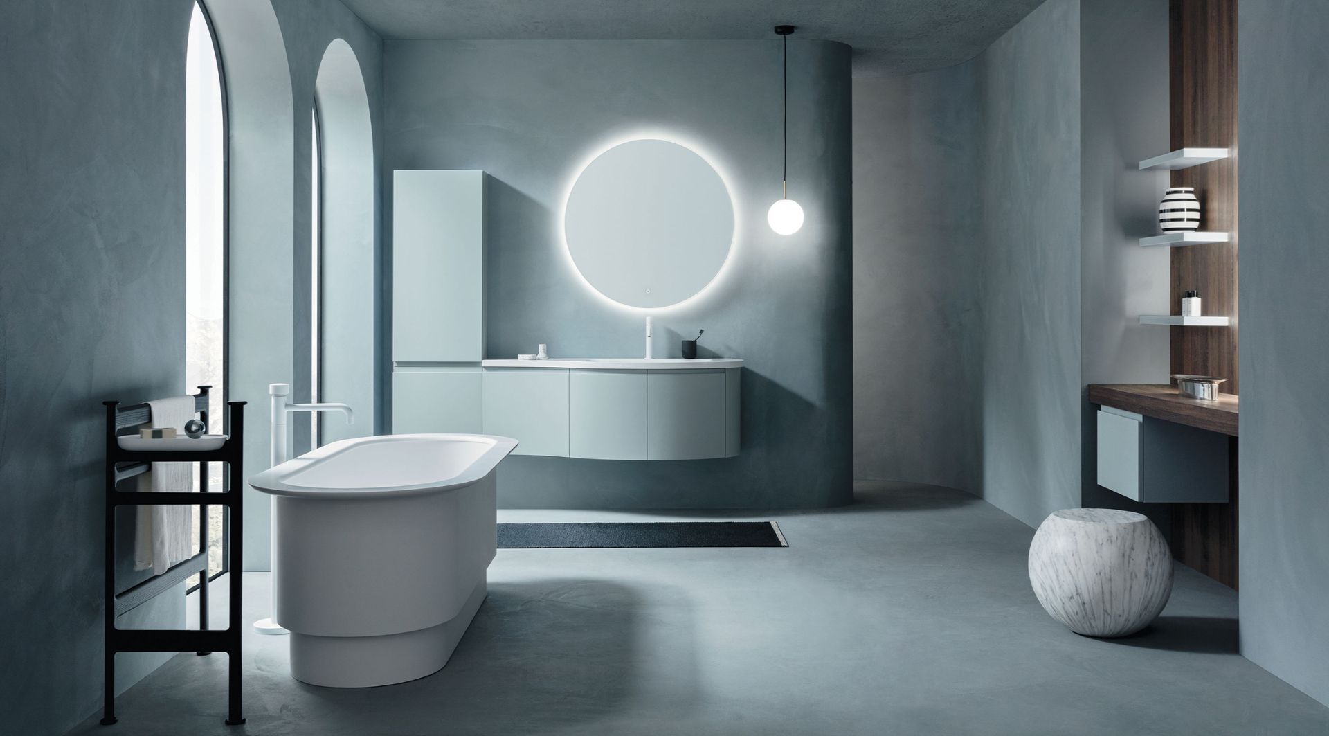 Fusion trova nella linea curva il proprio segno caratteristico: una collezione di mobili di design che accosta i volumi morbidi delle basi alle rigide geometrie delle colonne e dei vani a giorno. Disponibile nella nuova variante MOBY, caratterizzata dalla particolare maniglia, la collezione crea un inedito equilibrio nella stanza da bagno, grazie alle forme morbide e ai raffinati accostamenti. Arredi bagno pratici e funzionali che formano un’atmosfera accogliente e rasserenante, adattandosi perfettamente a ogni stile e personalità.

