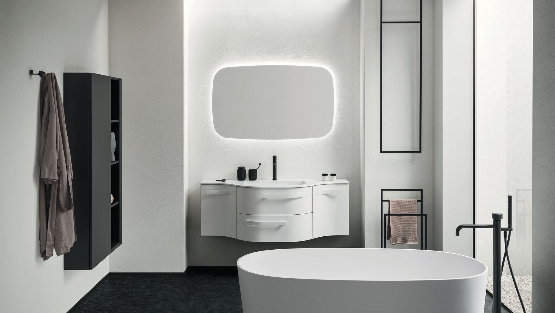Fusion trova nella linea curva il proprio segno caratteristico: una collezione di mobili di design che accosta i volumi morbidi delle basi alle rigide geometrie delle colonne e dei vani a giorno. Disponibile nella nuova variante MOBY, caratterizzata dalla particolare maniglia, la collezione crea un particolare equilibrio nella stanza da bagno, grazie alle forme morbide e ai raffinati accostamenti. Arredi bagno pratici e funzionali che creano un’atmosfera accogliente e rasserenante, adattandosi perfettamente a ogni stile e personalità.