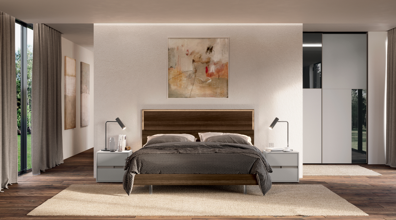 Il letto Soave, progettato con linee pulite e un'estetica minimalista, si inserisce armoniosamente negli ambienti moderni senza rinunciare al comfort. La testata in pannello è impreziosita da un inserto che offre un contrasto visivo e cattura l'attenzione all'interno della stanza. Una dichiarazione di stile che va oltre alla semplice funzionalità, a cui è possibile incorporare l'elemento luce in maniera discreta e raffinata. L'illuminazione LED integrata crea una cornice intorno all'inserto, ne enfatizza la geometria e conferisce un'atmosfera calda e rilassata all'ambiente.