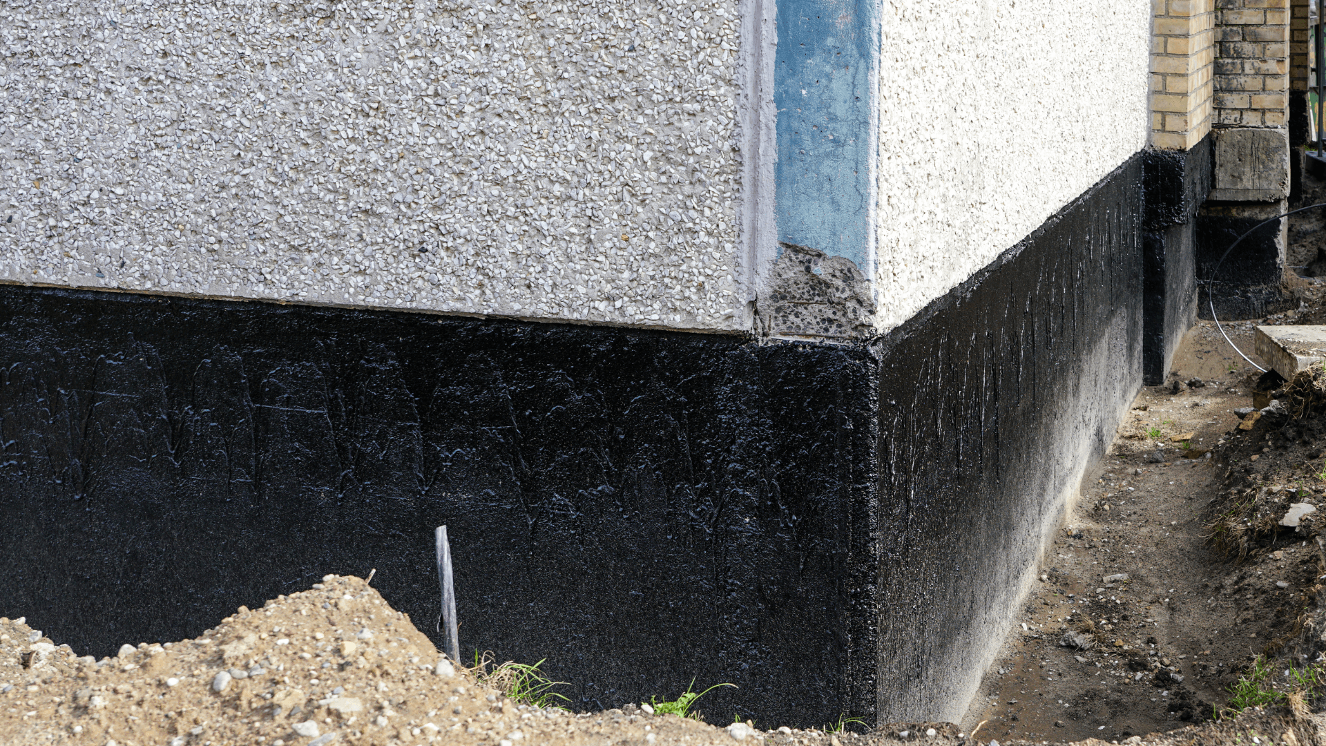 Foundation repair contractor fixes crack in house in downers grove IL