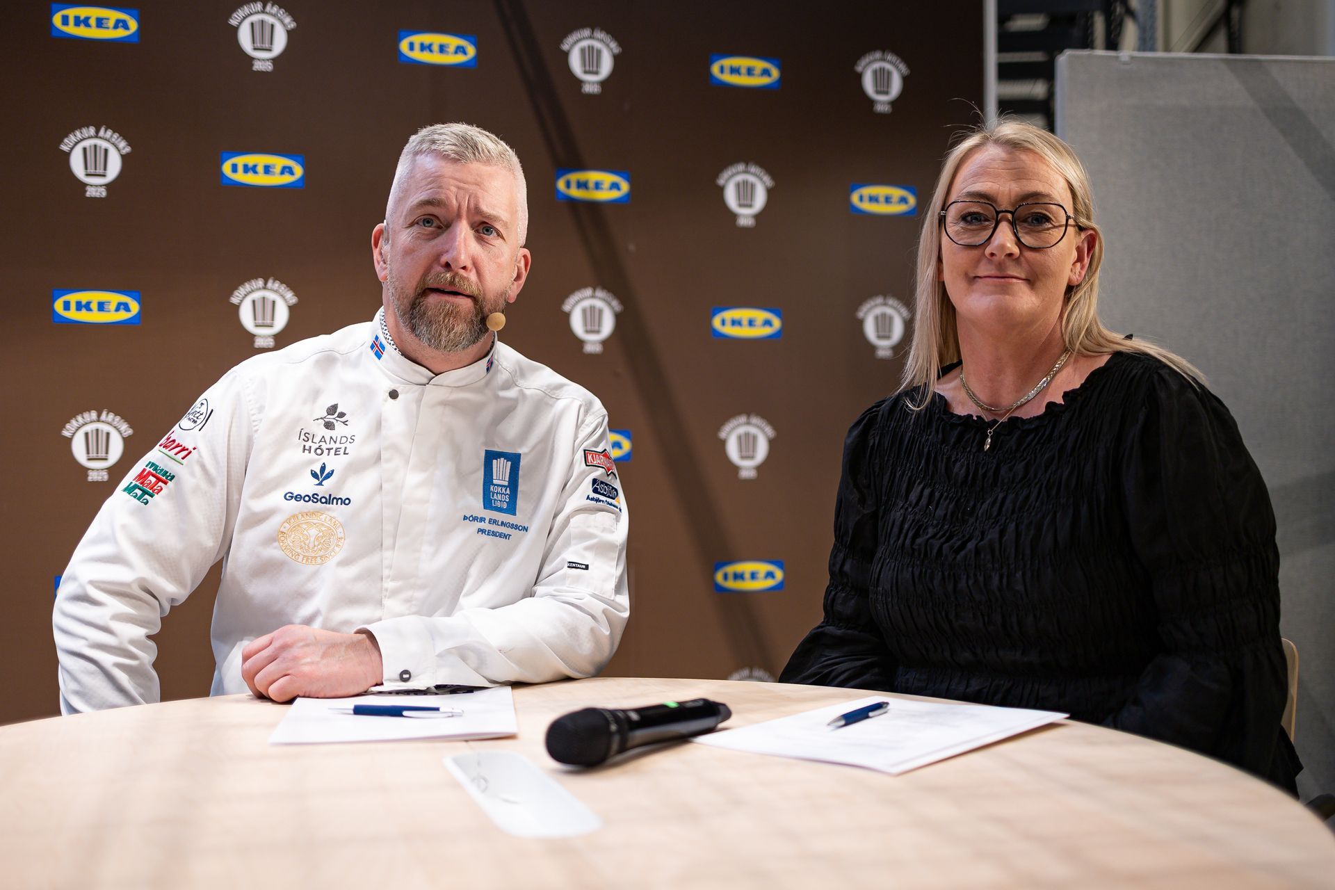 Þórir Erlingsson Forseti Klúbbs matreiðslumeistara og Elínborg Erla Knútsdóttir markaðsstjóri Tandurs við undirskriftina